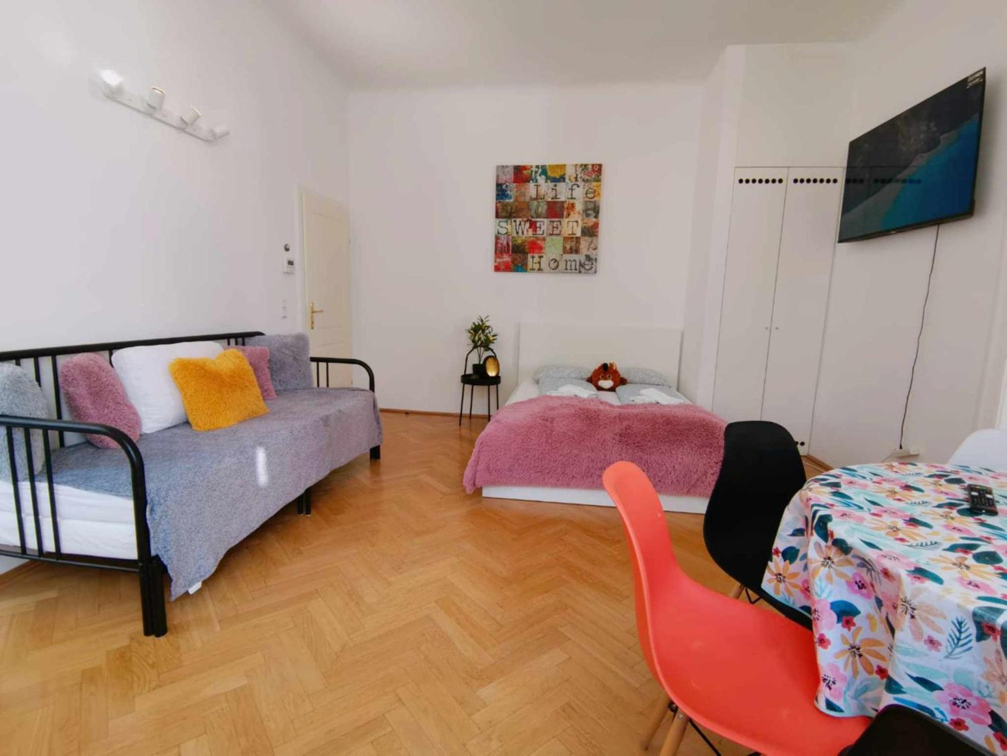 Central And Round 3 Minutes To City Shopping Center And Schoenbrunn Palace Viena Exterior foto