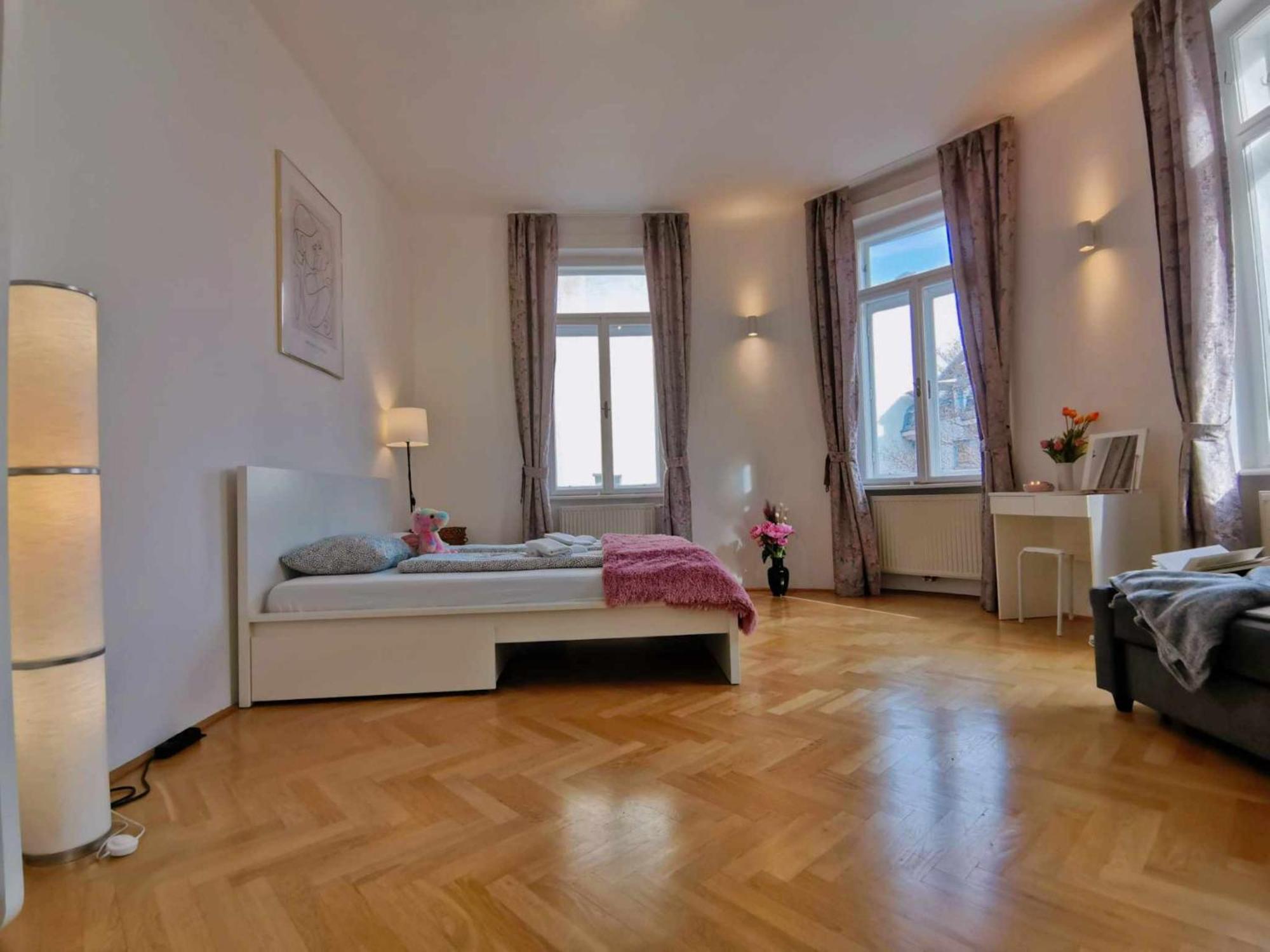 Central And Round 3 Minutes To City Shopping Center And Schoenbrunn Palace Viena Exterior foto