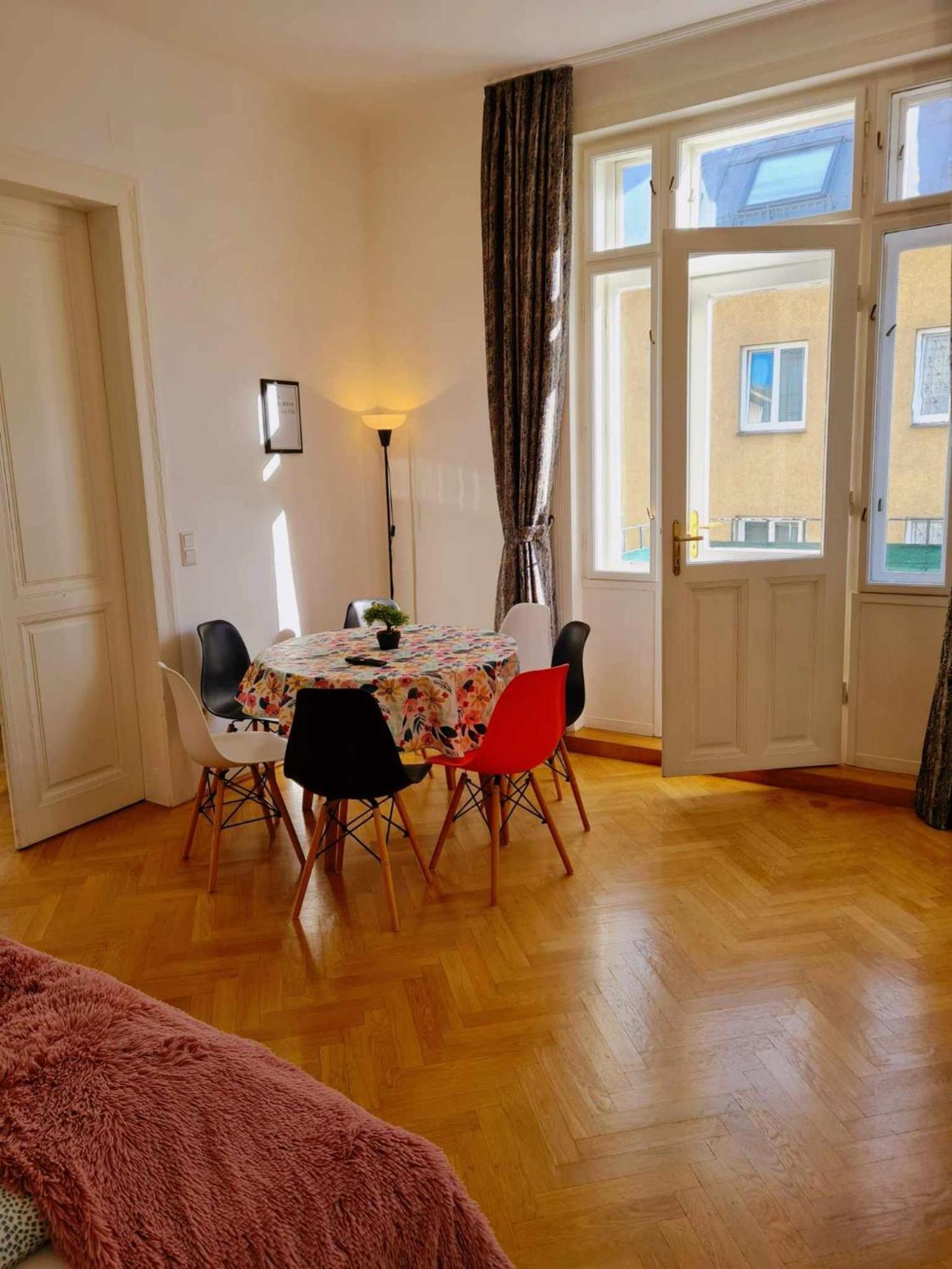 Central And Round 3 Minutes To City Shopping Center And Schoenbrunn Palace Viena Exterior foto